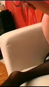 Primeira vez com um porco realmente com tesão para uma jovem cadela