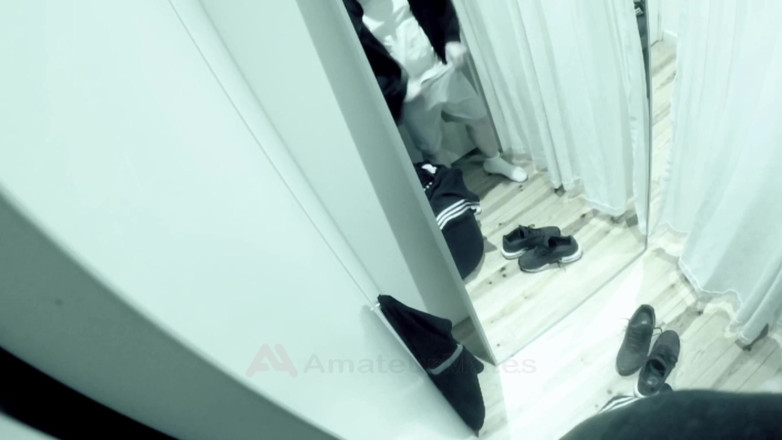 AmateurMates: Comment séduire un jeune vendeur dans une cabine d’essayage