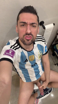 Olgun Baba Sert Penis Gösteriyor