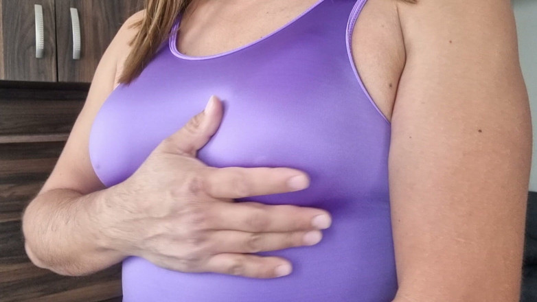 Only bras: Strakke cheerleaderjurk, geen beha, sexy tieten strelen en frontadolas