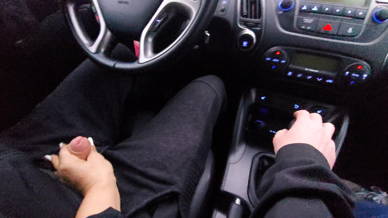 Step Mommy: Amatoriale MILF fa una sega a un tassista e lo...