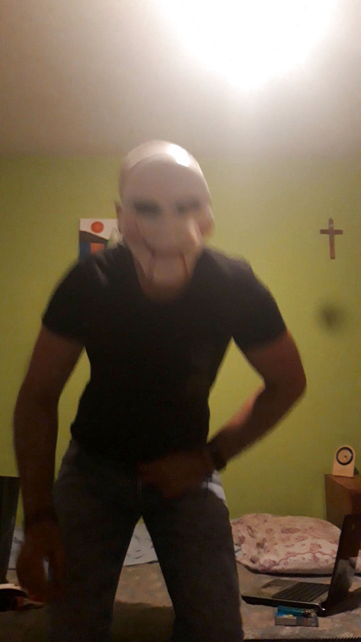 Moonlight: Hombre tímido se masturba