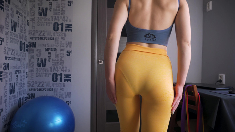 Teasecombo 4K: लेगिंग और फुल बैक पैंटीज में पैंटी लाइन छेड़ना