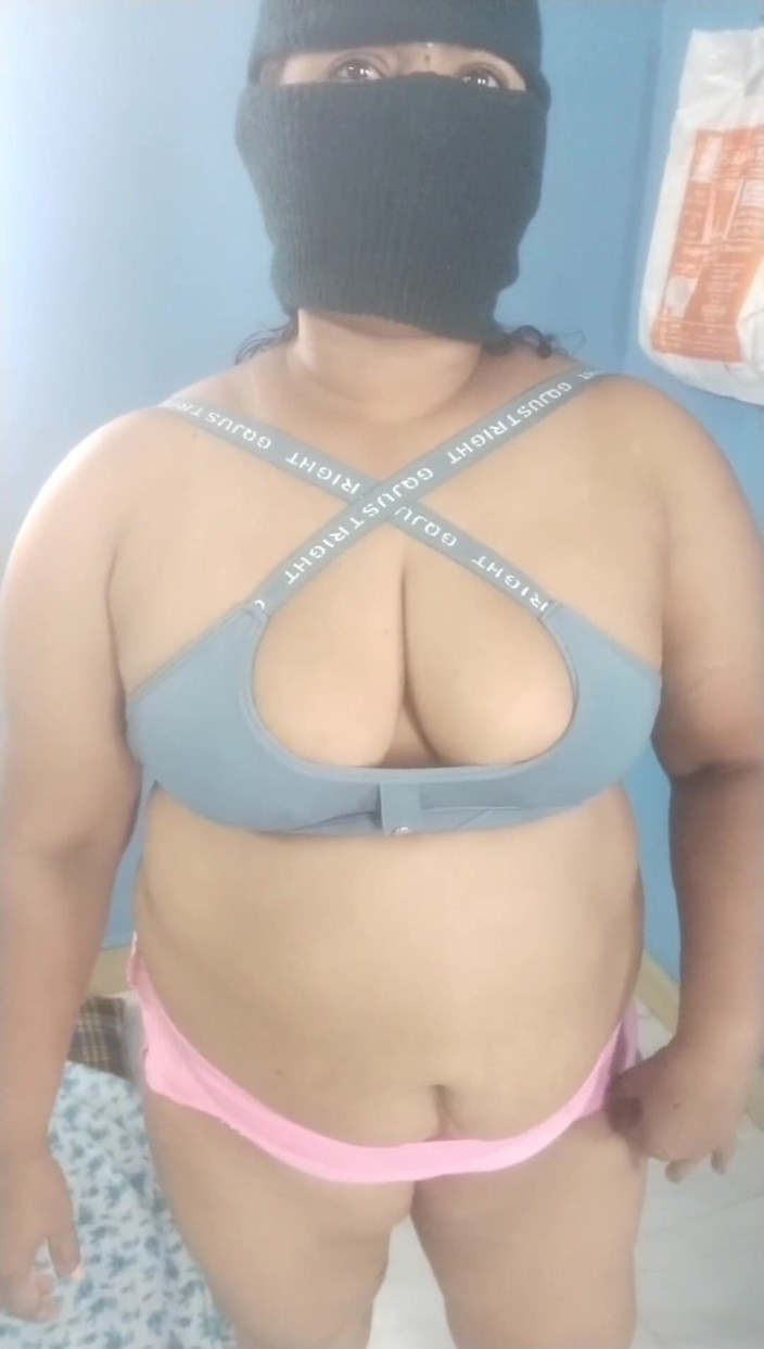Tamil lesbian: Mătușa tamilă Athai face sex fierbinte cu cumnatul