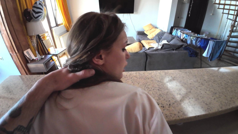Alexa Poshspicy: 第一人称视角：继妹让我不要进去，但我不能反对。