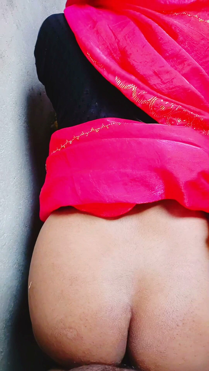 Sexy baby: La ragazza indiana sale le scale