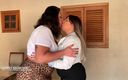 Busty BBW Latinas: Lezbiyen sekreter anal seks yapıyor