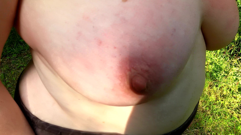 Bouncy Tits Action: Naked Tits Shining in the Sun