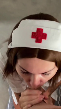 Doktor seksi menyembuhkan saya dengan blowjob, seks dan dapat pancutan muka tebal