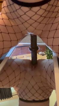 Cavalco il mio dildo fino a quando non lo sborro dappertutto
