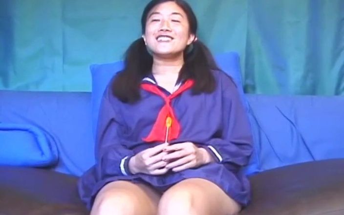 SAMURAI from Japan with Passion: Asiática pequena no pau em um uniforme universitário