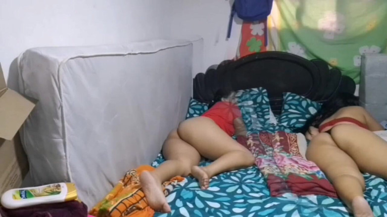 Sexysweet0455: Mẹ kế hứng tình thủ dâm nhìn vào cặp mông...
