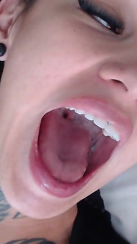 Blowjob & Permainan Ludah