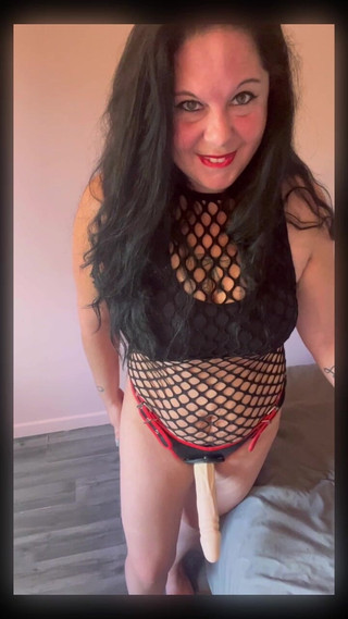 Maitresse Clara: JOI, nikmati antara dua kusyen