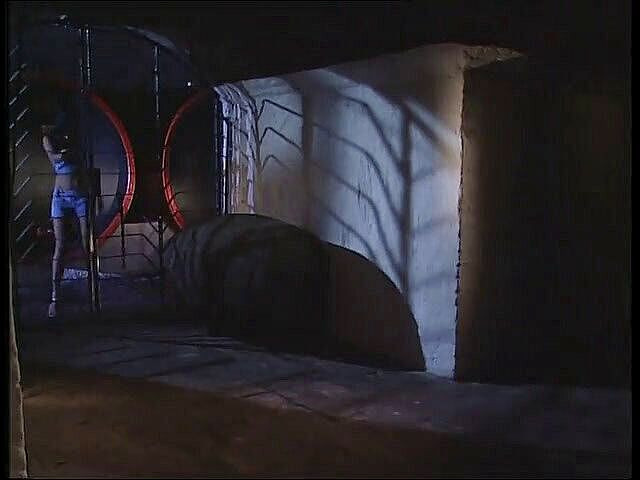 Monster Cocks: Splendida bruna sbattuta abbastanza bene da un uomo muscoloso