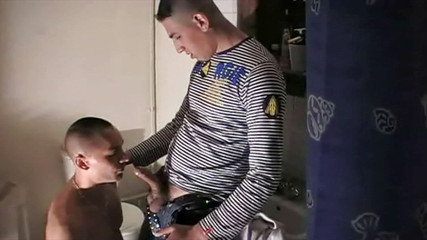 STRAIGHT BOY CURIOUS: 法国twwink在厕所里被直男阿拉伯女郎干