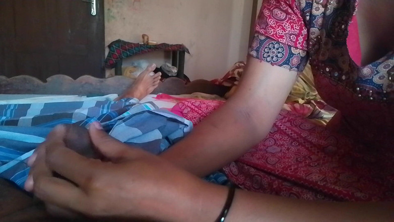 LEGSCOUPLE12: Mallu viene sul pene di suo marito