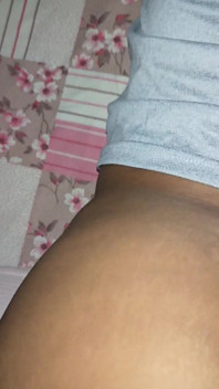 Sexo hardcore com minha meia-irmã quando compartilhamos uma cama.......
