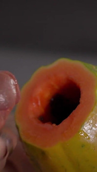 Asian twink prenha um mamão suculento - foda caseira com fleshlight