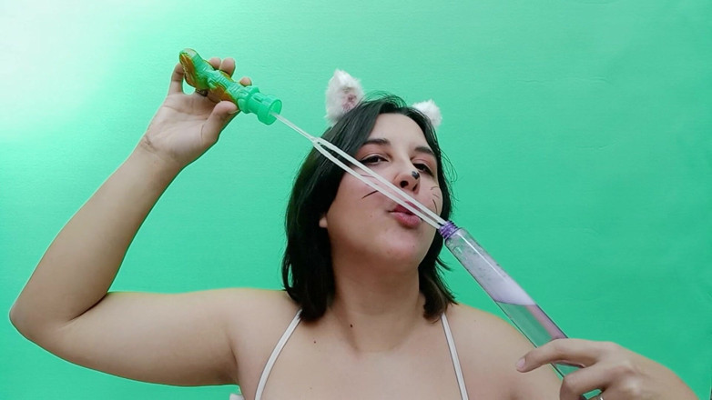 melu_world: Kitty Kat-meisje pijpt zeepbubbels op je - Bunny Looner