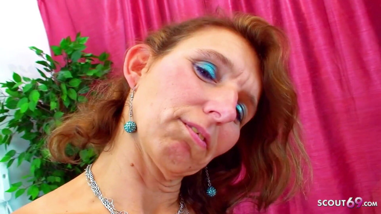 Full porn collection: Потворна худа зріла з надзвичайно волохатою пиздою трахається з сусідами