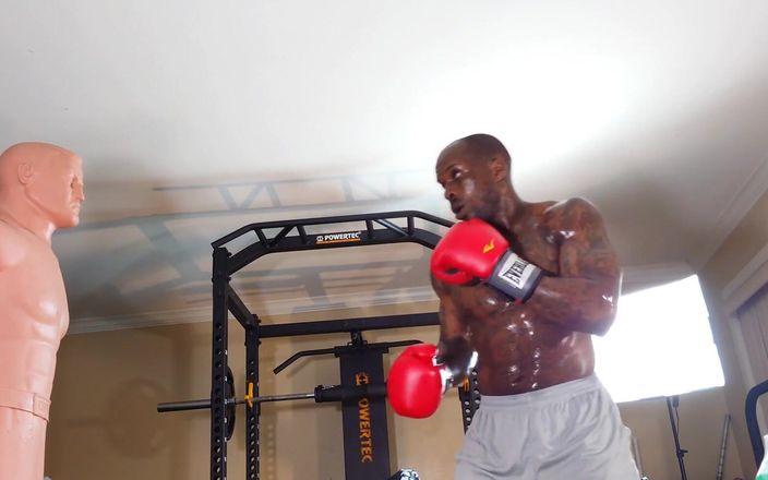 Hallelujah Johnson: 拳击锻炼稳定是身体提供最佳动态支持以保持正确姿势的能力