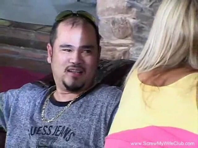 Screw My Wife Club: Блондинку красиву дружину відтрахав і кінчив на обличчя великий член