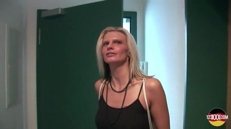 123XXX - 100% Amateurs: Deslumbrantes garotas alemãs se masturbando pela primeira vez na cam