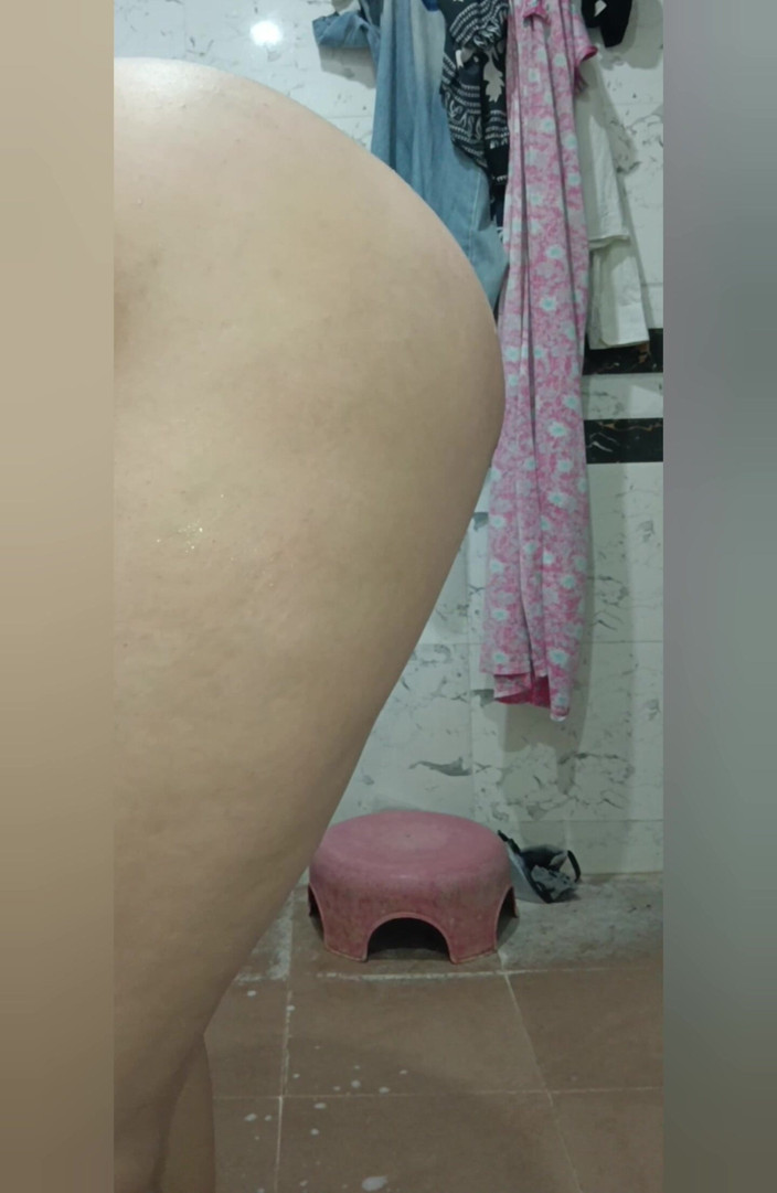 Priyahot77: Priya Bhabi Hot Body Wash in Bathroom