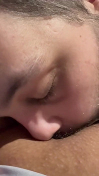 Papi Comiendo Mi Lindo Coño