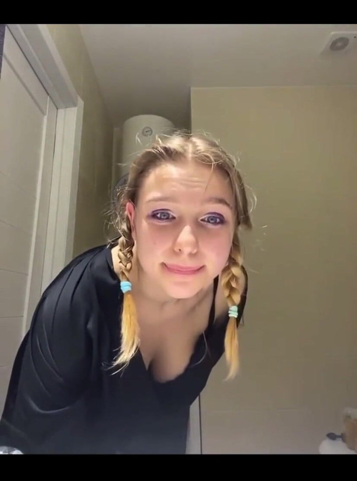 JuiceLussie: 大きなチンポの締まったアナル