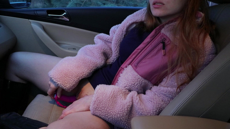 AnnaHomeMix: Krásná cestující platí za výlet masturbací přede mnou. Annahomemix