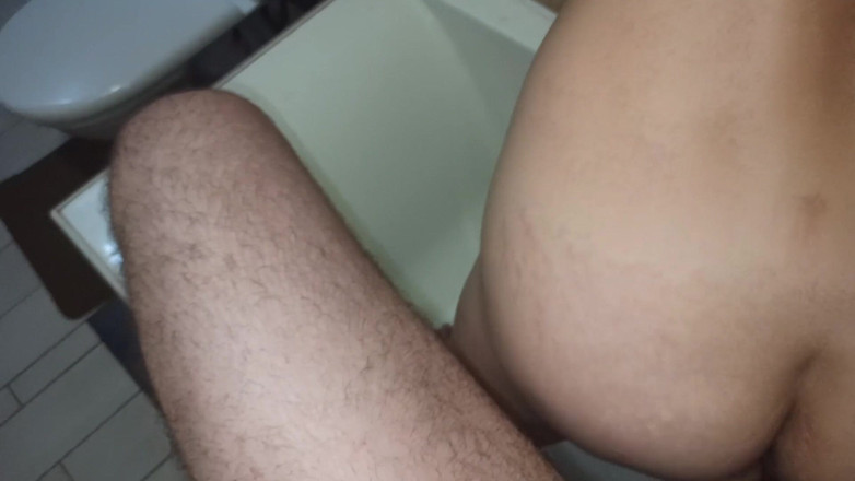 DirtyLubov: Koupelnový sex s orálním sexem