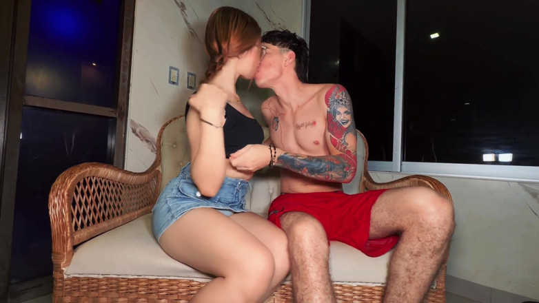 SophieAddams: HARDCORE FUCK - linda loira latina é fodida na sala de estar...