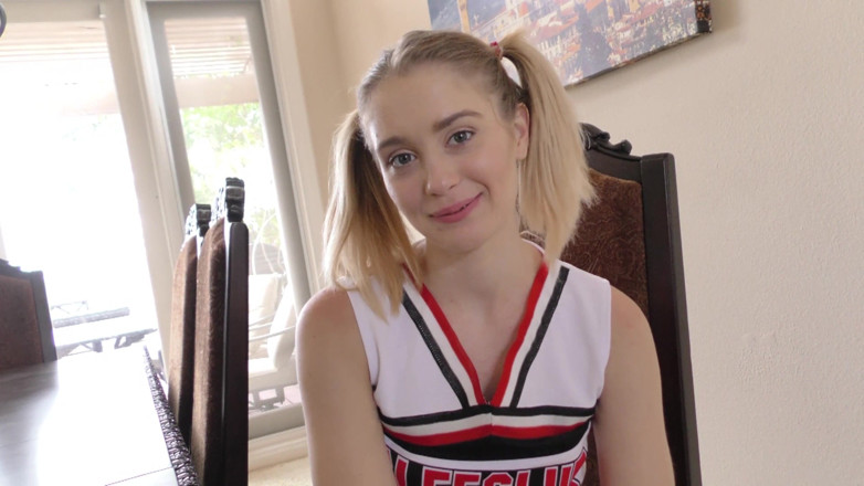 Hefburg: 18yo Cheerleader with Braces Loves It
