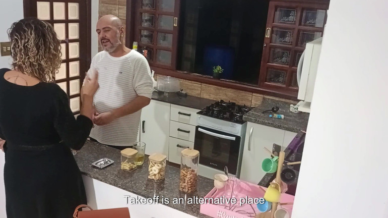 Victor SweetCoupleStories: 与热辣人妻不忠的妻子在酒吧的里