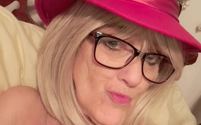 Patty doll 53: Sexy GILF with Glasses 2