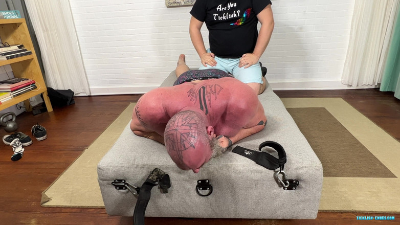 Ticklish Chubs: Zlechtěná Ricková