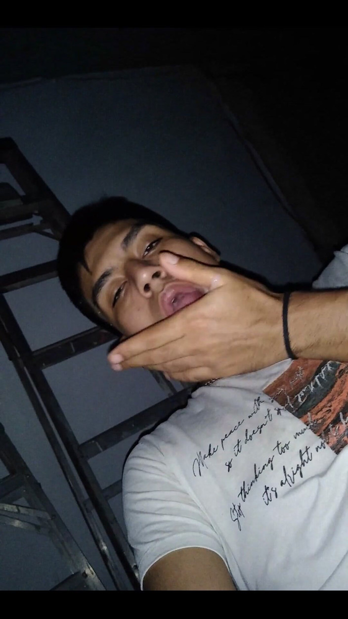 AlexAlejandro13: Jugando Con Mi Polla En Casa