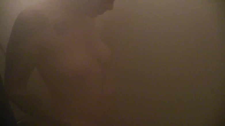 Sensual Dominant: Mi hermanastra pidió unirse a ella en el baño
