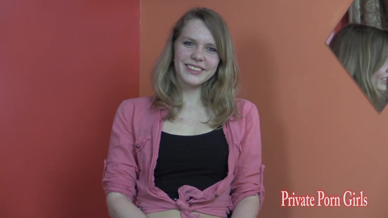 Private Porn Girls: Stoute studente Nina 18 jaar bij pornocasting - deel 1