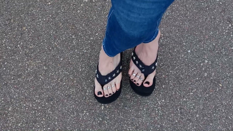 Heelex: I Cum on a Walk in Broad Daylight, Not Using...
