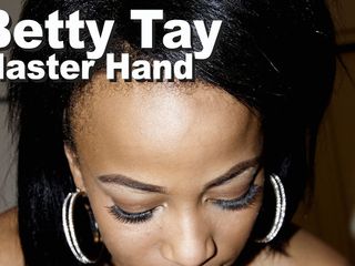 Edge Interactive Publishing: Betty Tay a Mistr ruka strip pink vibrate sání