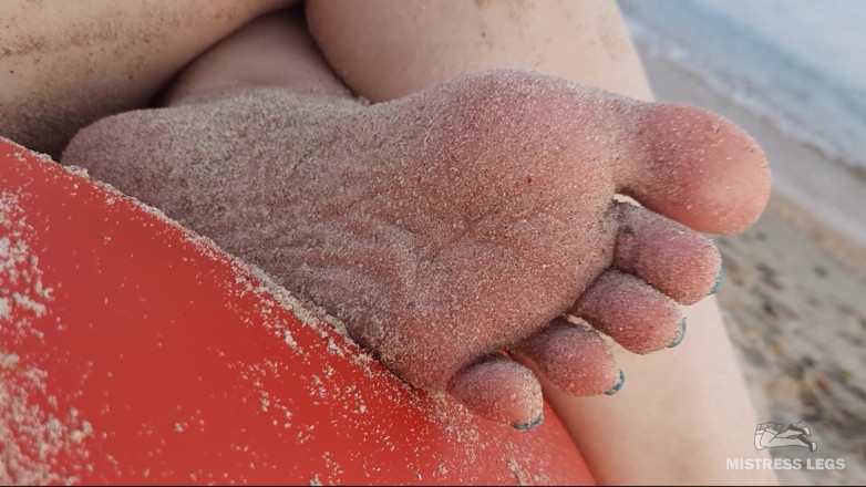 Mistress Legs: Sexy bare feet on the sea