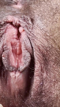 Mama vitregă vrea să se pișe pe tine