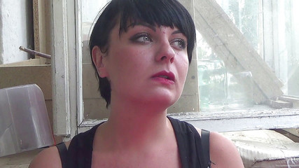 Sexy Milf: Kate kouří v těsných růžových legínách