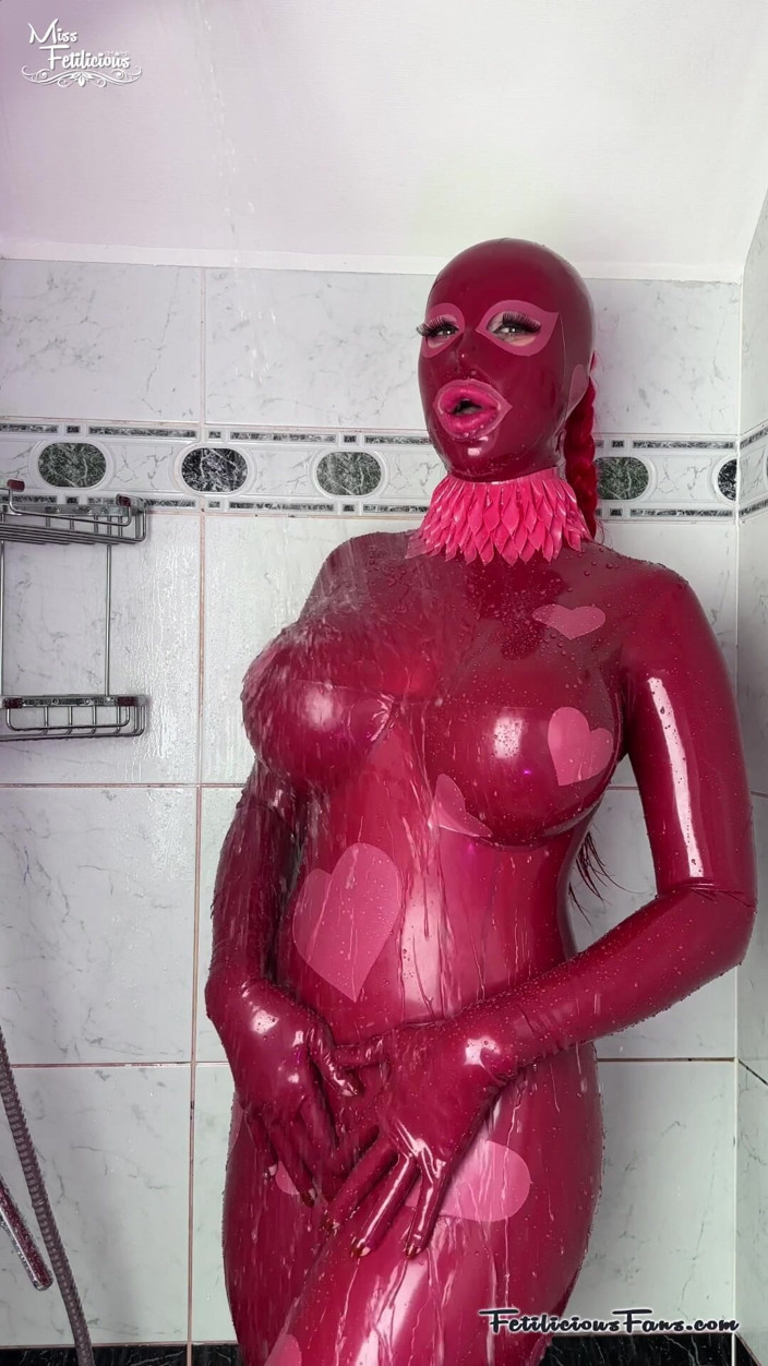 Miss_Fetilicious: Miss Fetilicious Is Having Horny Shower Fun in Latex