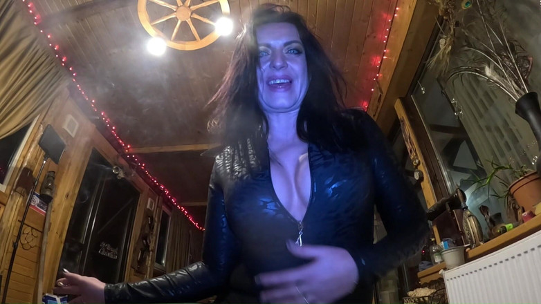 MilfyCalla: オーベイ・マイ・ティッツ - ヴァンパイア・グーニングJOI レザー&スパークリング・クローズ