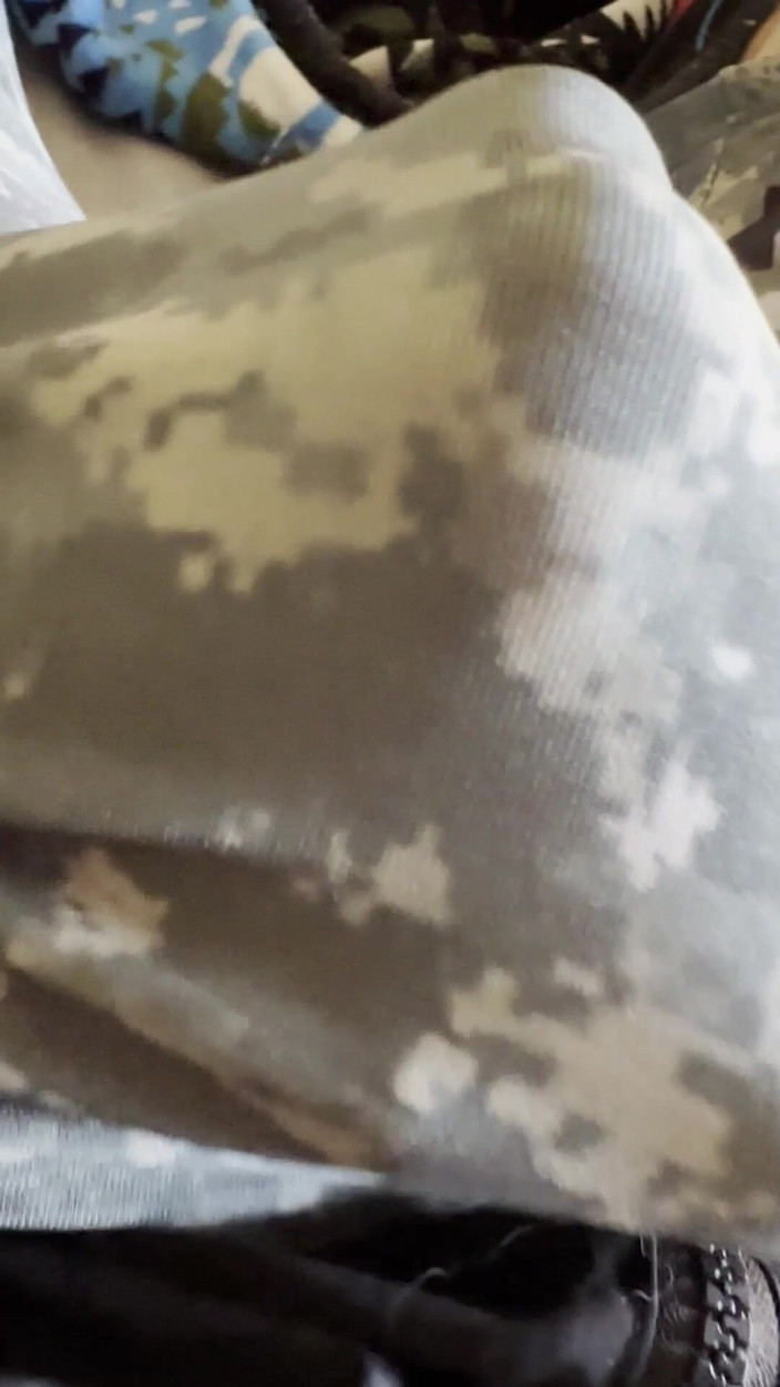 Gay Soldier Stuff: Army fastare ryckar iväg i hans brottnings singlet skjuter sperma...