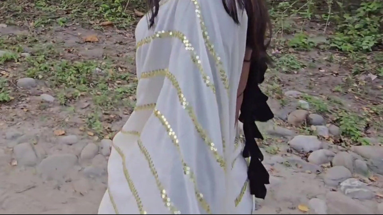 SafeRosebush8: Porno video indické desi plné šukání s bhabi v červené podprsence